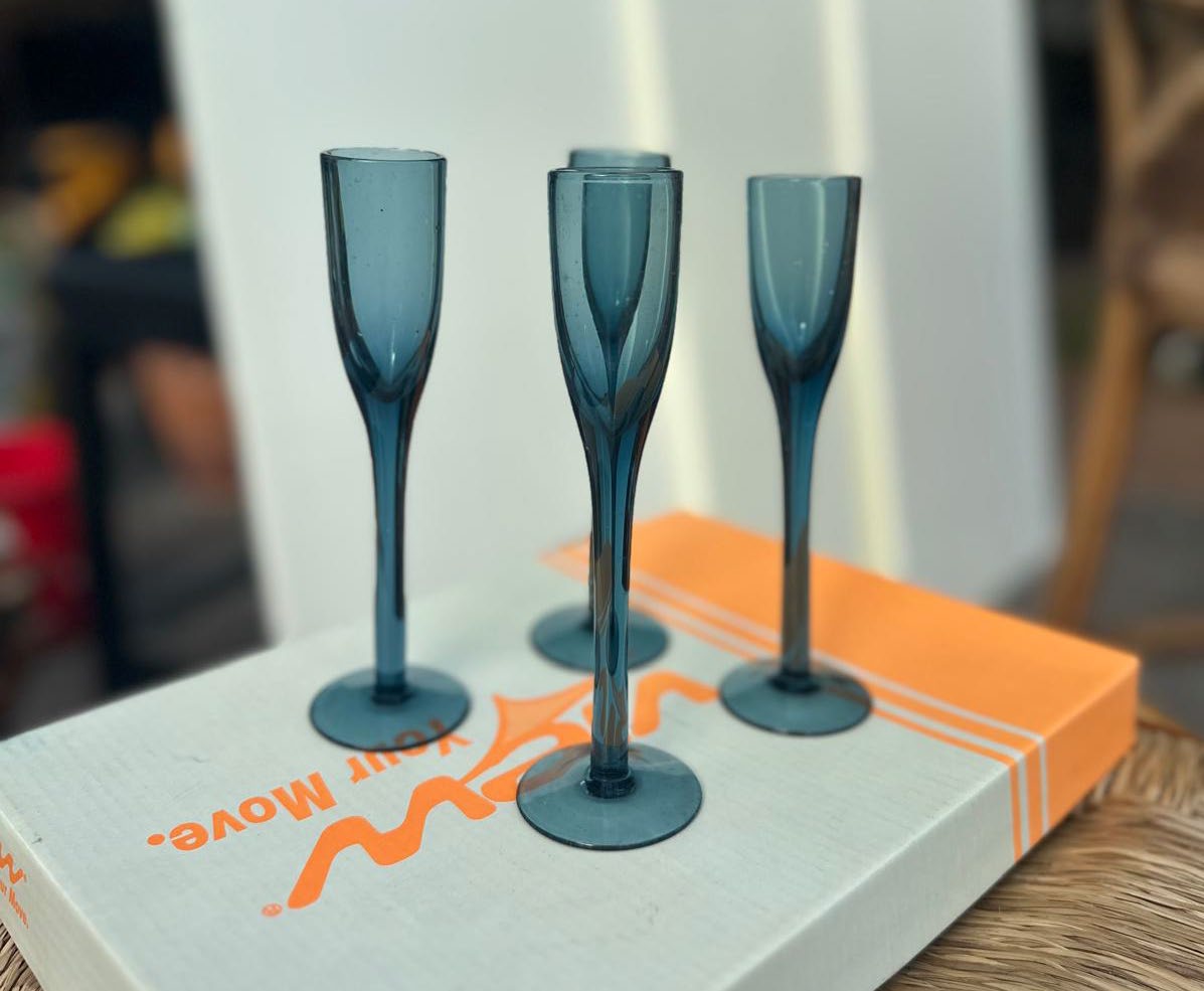 set-4-flute-in-vetro-blu-petrolio-design-vintage